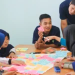 Membangun lingkungan belajar inklusif di kelas untuk keterlibatan dan partisipasi siswa dan juga tenaga pendidik.