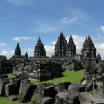 Keindahan dan Misteri Arsitektur Candi Prambanan yang Mengagumkan Dunia. Selami lebih dalam misteri, keagungan, dan cerita di balik salah satu candi terbesar di Indonesia ini.